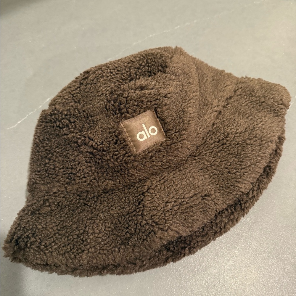 Foxy Sherpa bucket hat in espresso